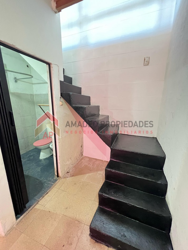 Dpto duplex amplio 2 amb al frente, ubicado en Rivadavia 2368, Lanus