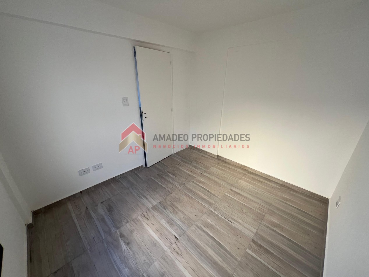 Dpto 2 amb a estrenar al frente con balcon  en 1er piso. Ubicado en Gorriti 717, L de Zamora