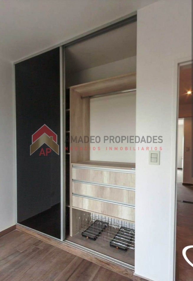 Dpto 4 amb con detalles de categoria premium con dos cocheras. Edificio con sum y pileta. Apto credito. Ubicado en Almirante Brown 2973, Temperley