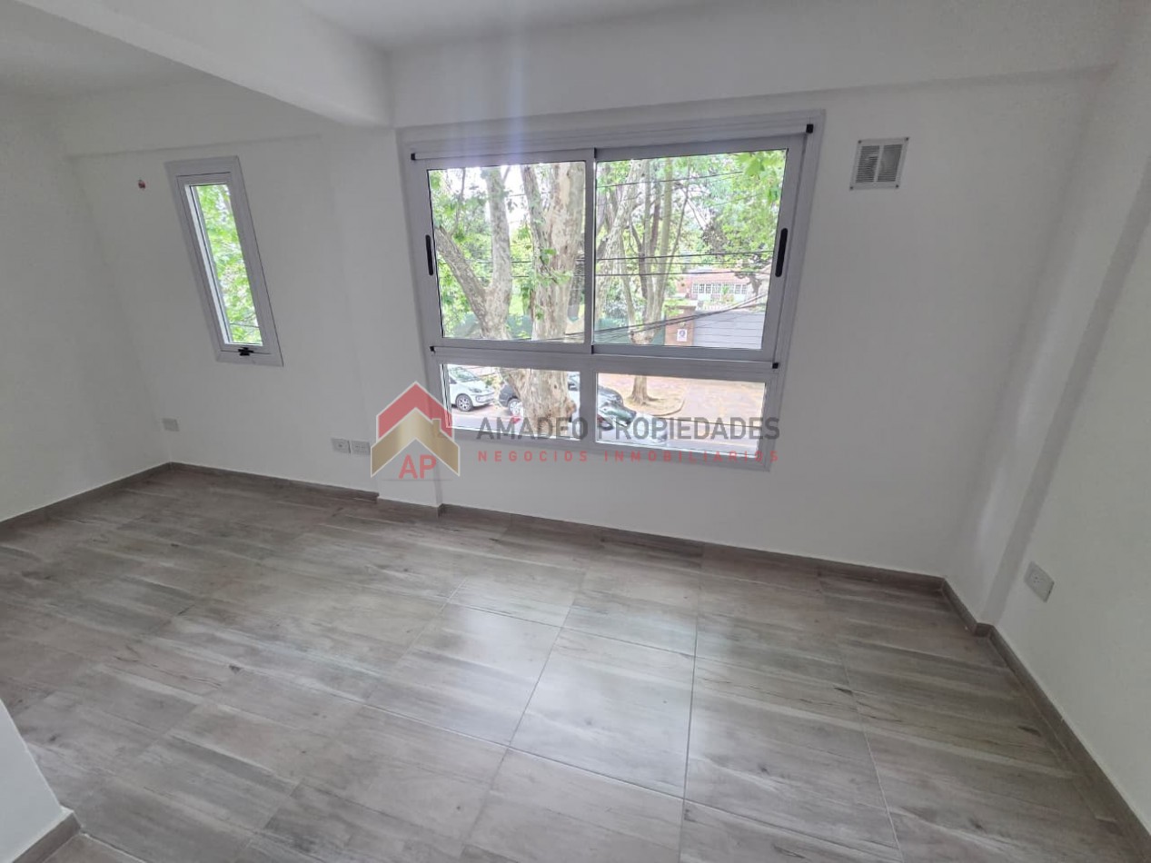 Monoamb a estrenar al frente en 2do piso. Excelente ubicacion: Pedernera 279, Lomas de Zamora