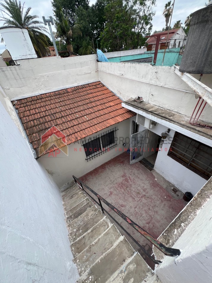Casa 4 amb con cochera, patio y terraza. Ubicada en Riobamba 900 Temperley