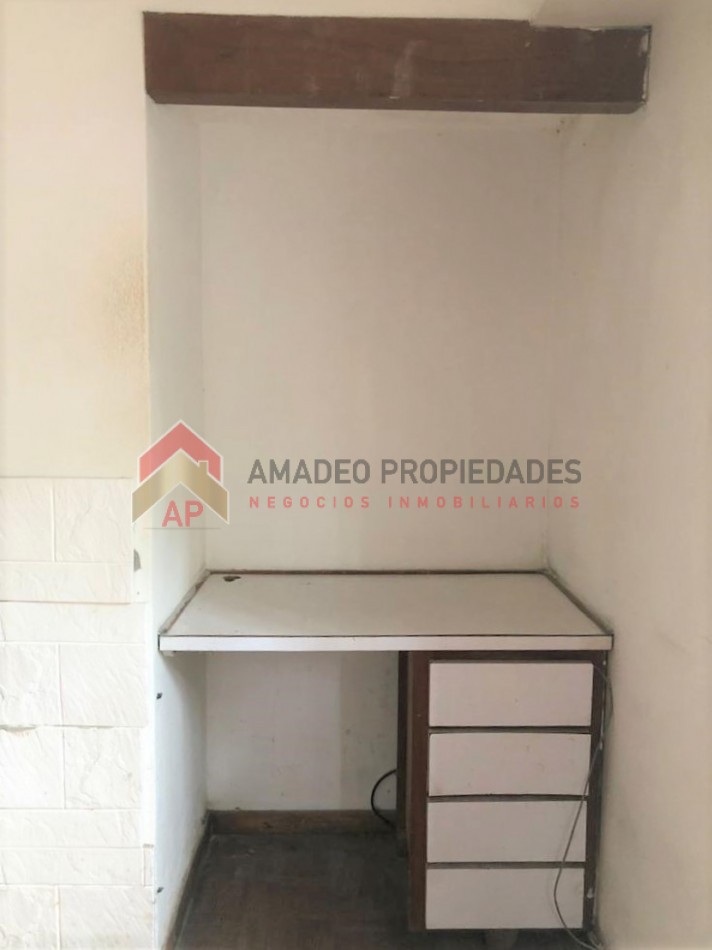 Gran casa 4 amb con cochera, patio y jardin, APTA CREDITO. Ubicada en Chimento 230 Lomas de Zamora