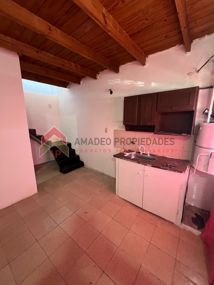 Dpto duplex amplio 2 amb al frente, ubicado en Rivadavia 2368, Lanus
