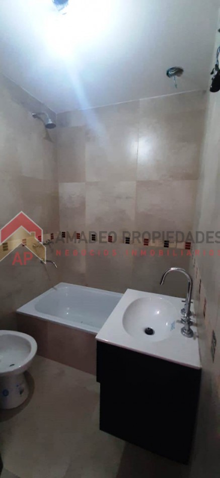Dpto 4 amb con detalles de categoria premium con dos cocheras. Edificio con sum y pileta. Apto credito. Ubicado en Almirante Brown 2973, Temperley