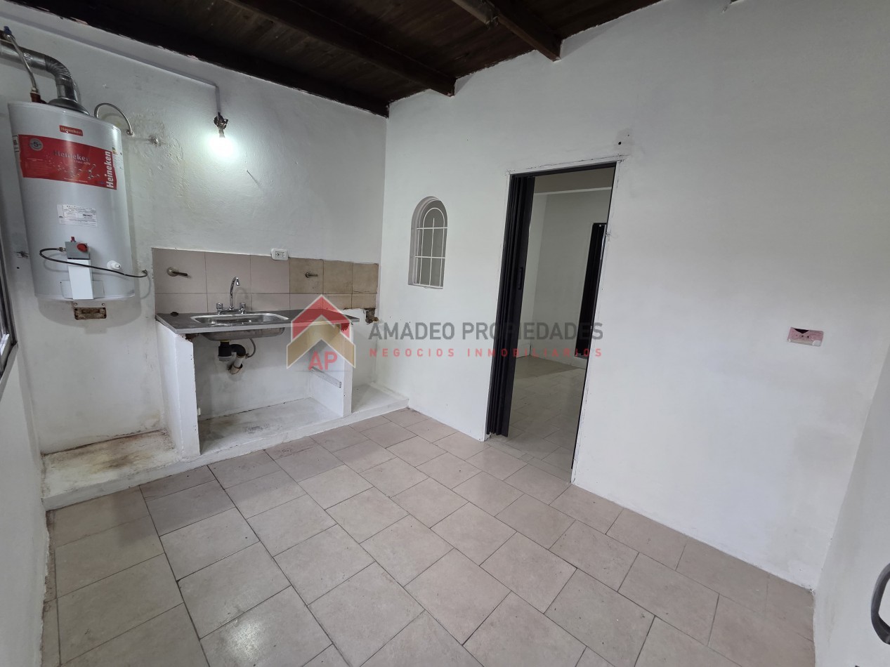 Dpto ph 2 amb 1° piso, ubicado en Av. Rivadavia 2368, Lanus