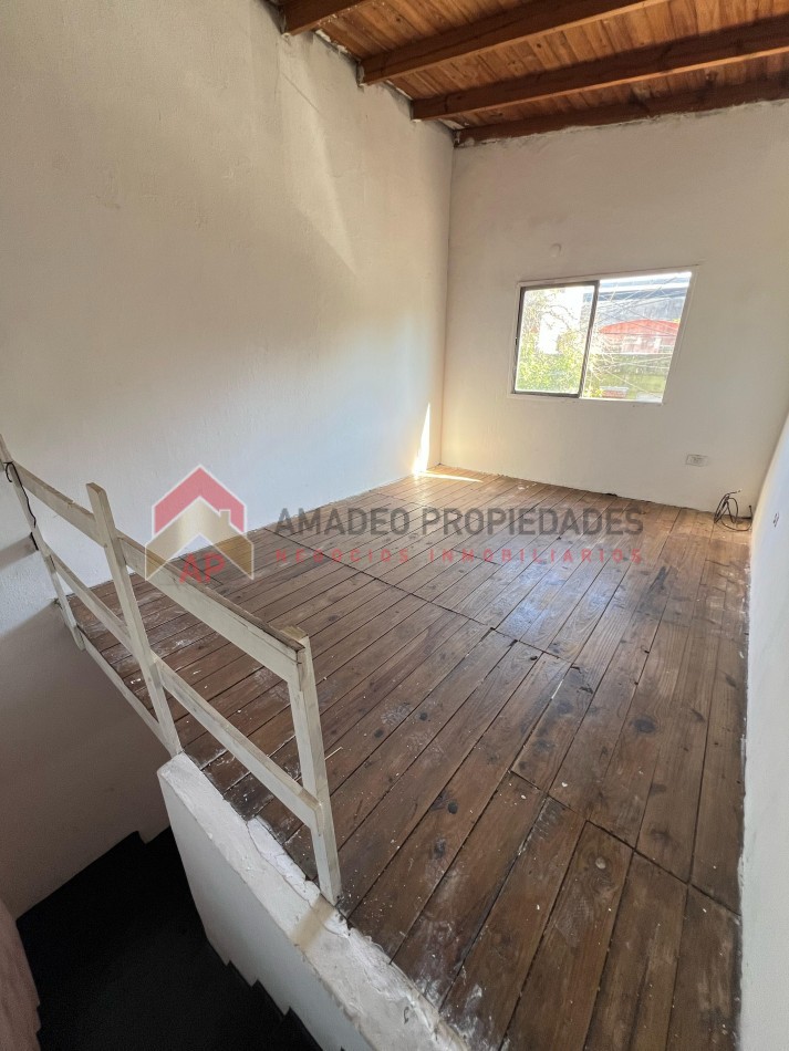 Dpto duplex amplio 2 amb al frente, ubicado en Rivadavia 2368, Lanus