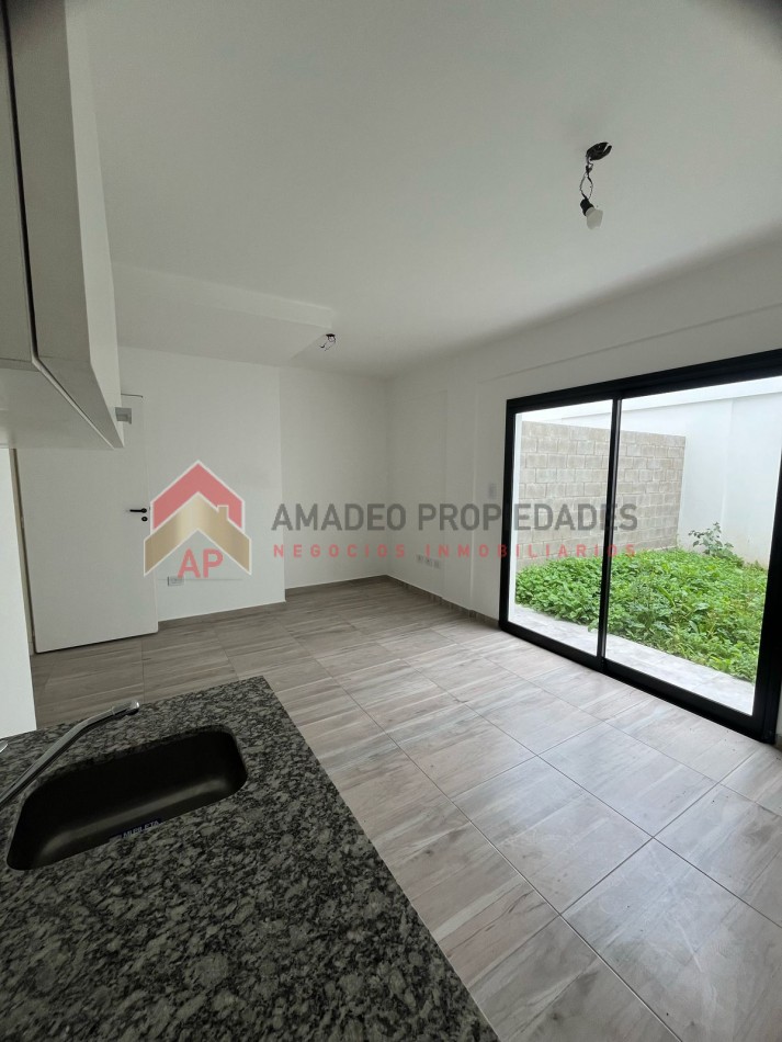 Monoambiente en pb con patio. Excelente ubicacion: Portela 275, Lomas de Zamora