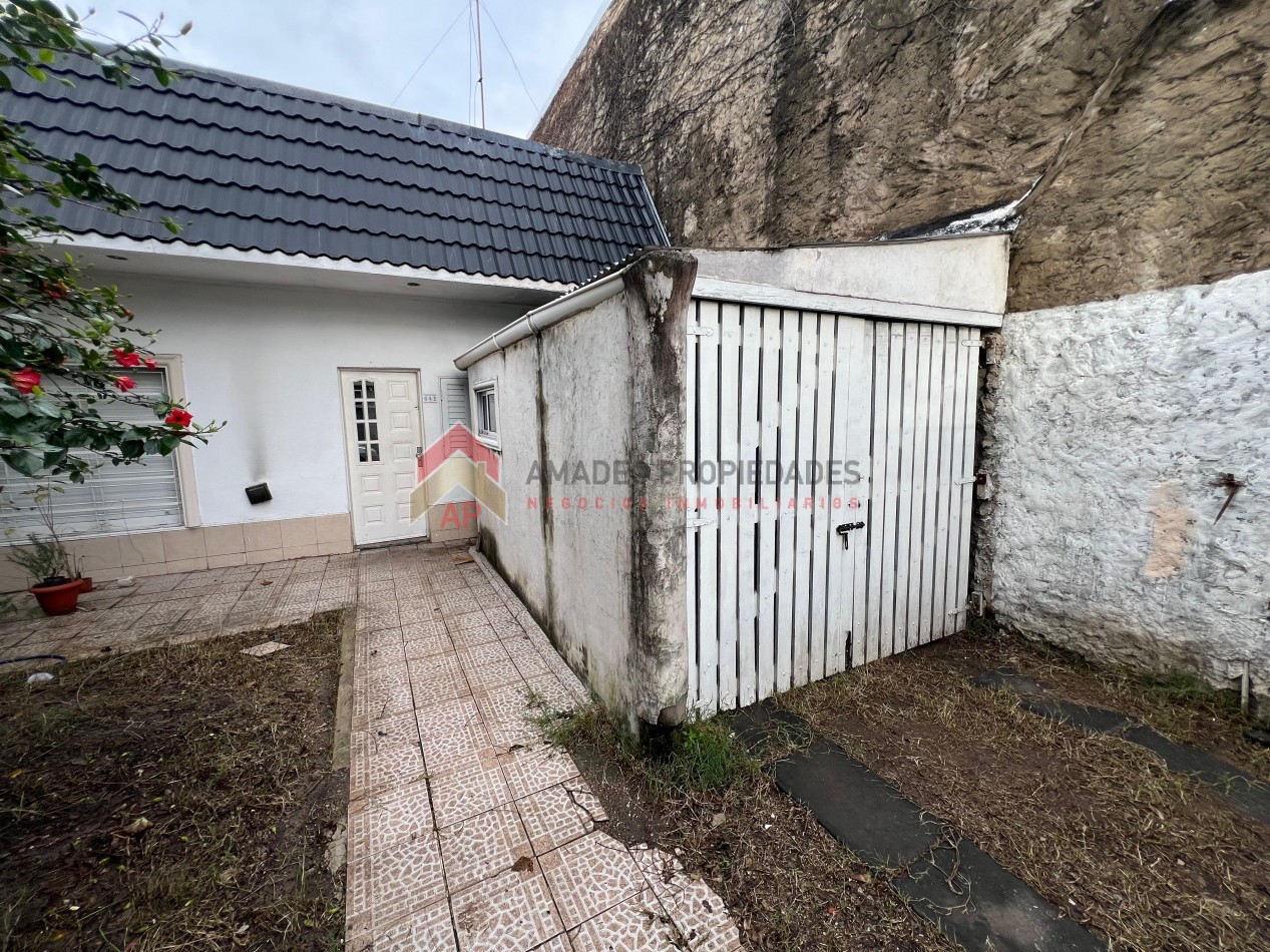 Casa 3 amb con cochera y parque, ubicado en Alvarez Thomas 642 Lomas de Zamora