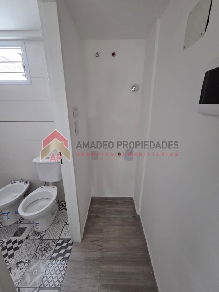 Monoamb a estrenar al frente en 2do piso. Excelente ubicacion: Pedernera 279, Lomas de Zamora