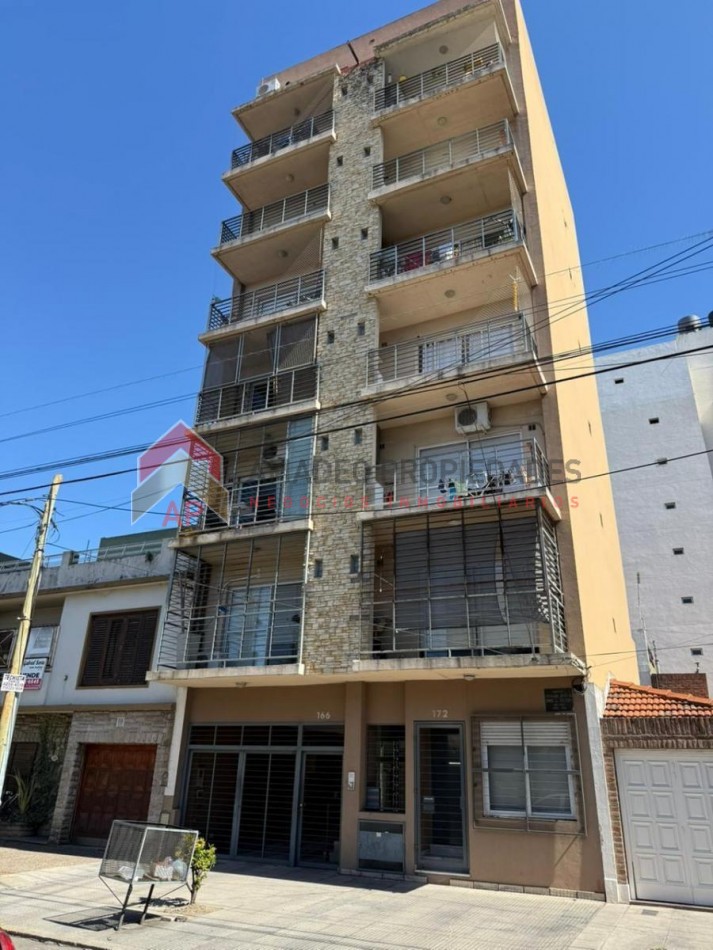 Dpto 2 amb con balcon al frente. Semi piso de poca antiguedad. Excelente ubicacion: Maspero 166, Remedios de Escalada