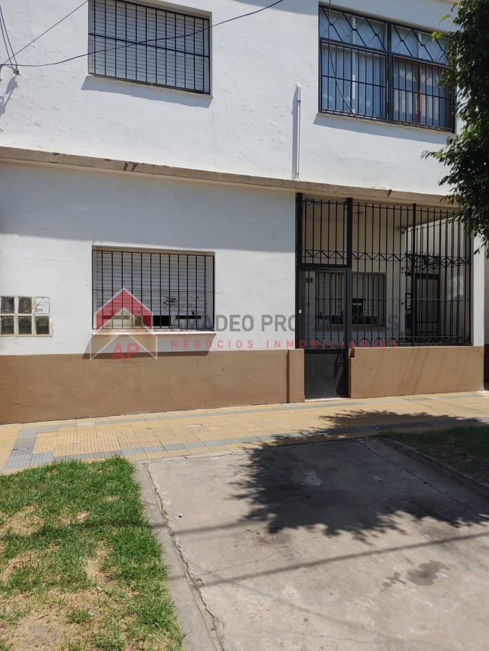 Excelente PH al frente tipo casa 3 amb ubicado en Carlos Tejedor 227 Lomas de Zamora
