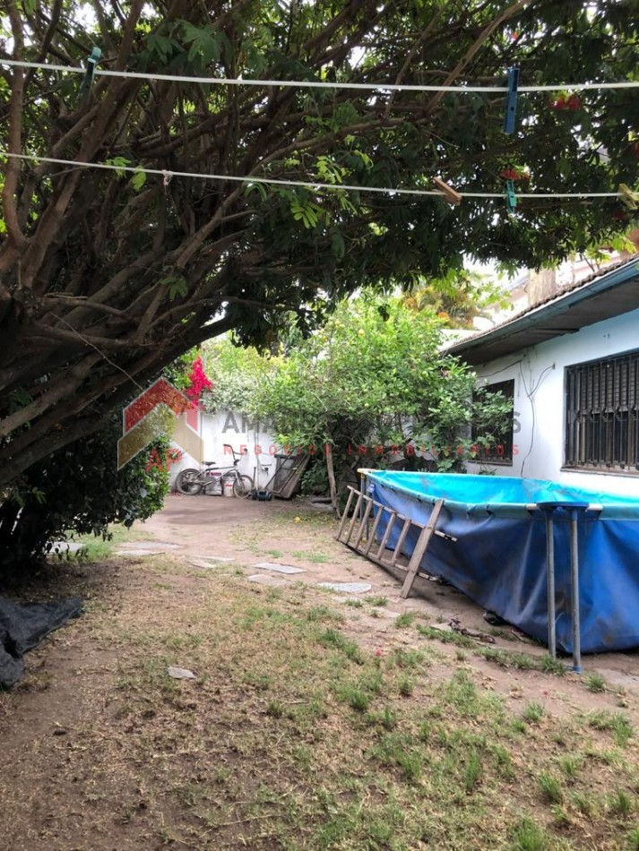 Gran casa 4 amb con cochera, patio y jardin, APTA CREDITO. Ubicada en Chimento 230 Lomas de Zamora