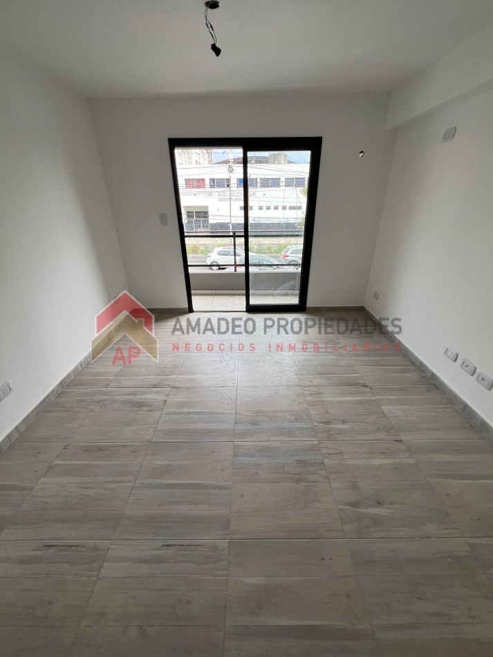 Dpto 2 amb, 2° piso a estrenar, al frente con balcon, ubicado en Hipolito Yrigoyen 7718, Banfield