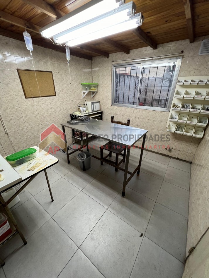 Casa 4 amb con cochera y patio, ubicada en Cangallo 1421 Temperley