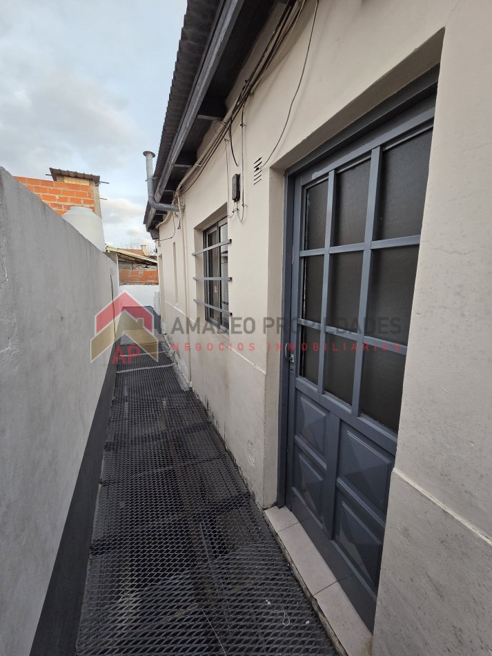Dpto ph 2 amb 1° piso, ubicado en Av. Rivadavia 2368, Lanus