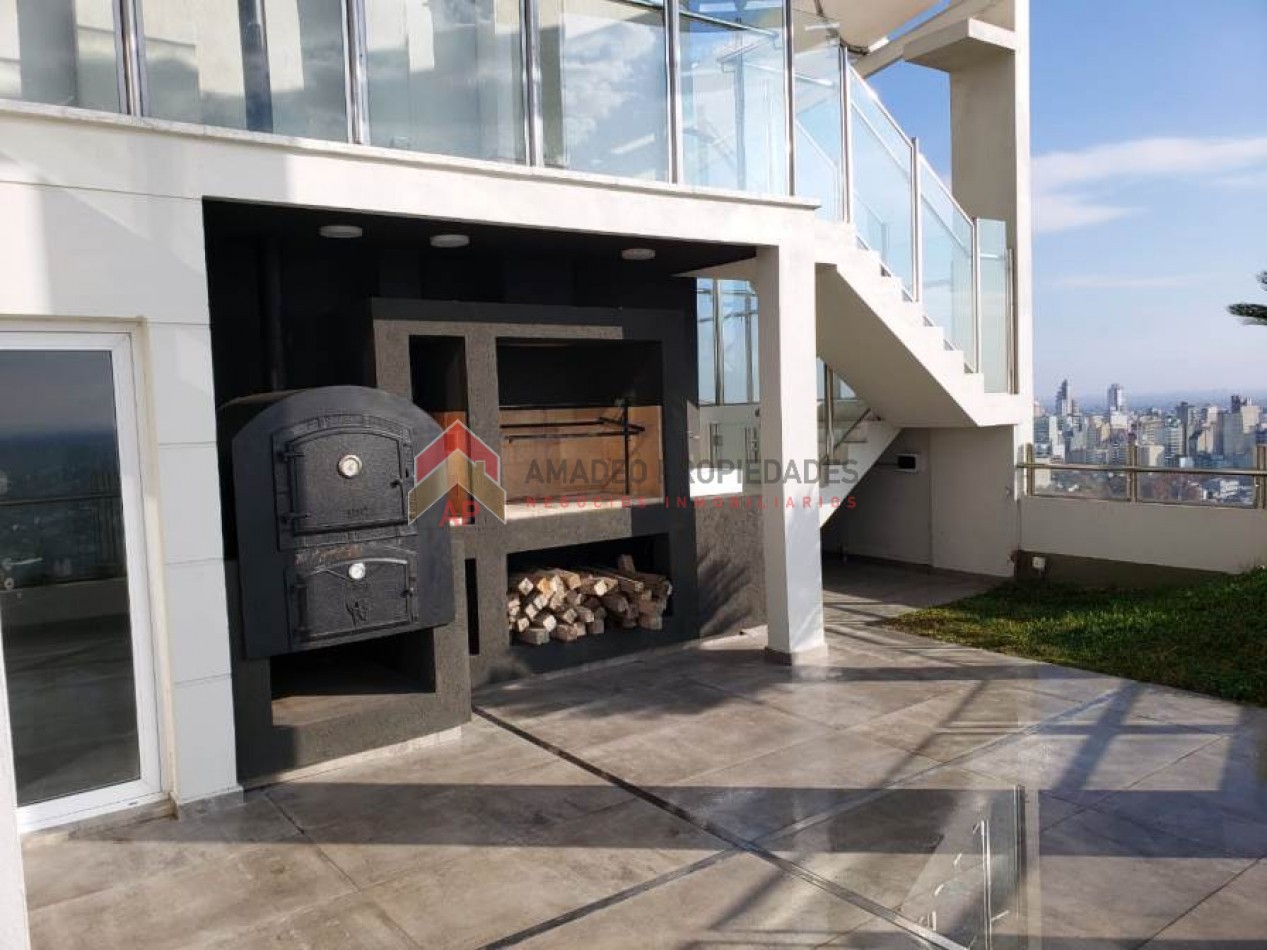 Dpto 4 amb con detalles de categoria premium con dos cocheras. Edificio con sum y pileta. Apto credito. Ubicado en Almirante Brown 2973, Temperley