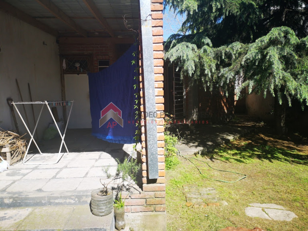 Excelente Casa con importante parque VENTA, ubicado en Cerrito al 1200, Lomas de Zamora