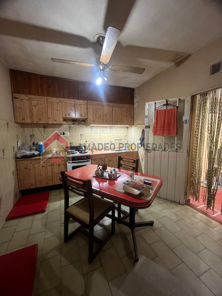 Casa 3 amb grandes APTO CRED c/cochera, jardin y patio ubicada en Warnes 1488, Lanus Oeste 