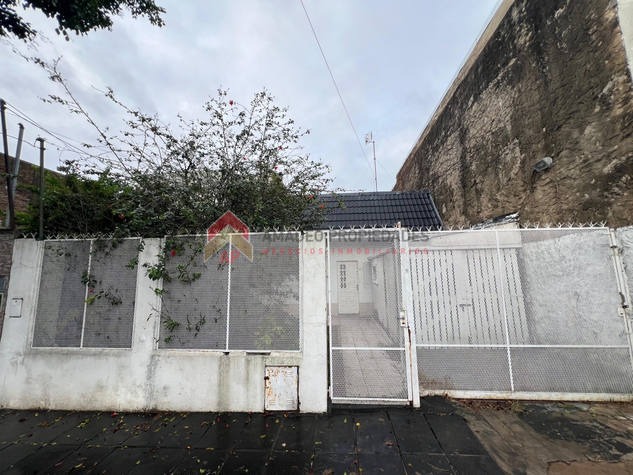Casa 3 amb con cochera y parque, ubicado en Alvarez Thomas 642 Lomas de Zamora