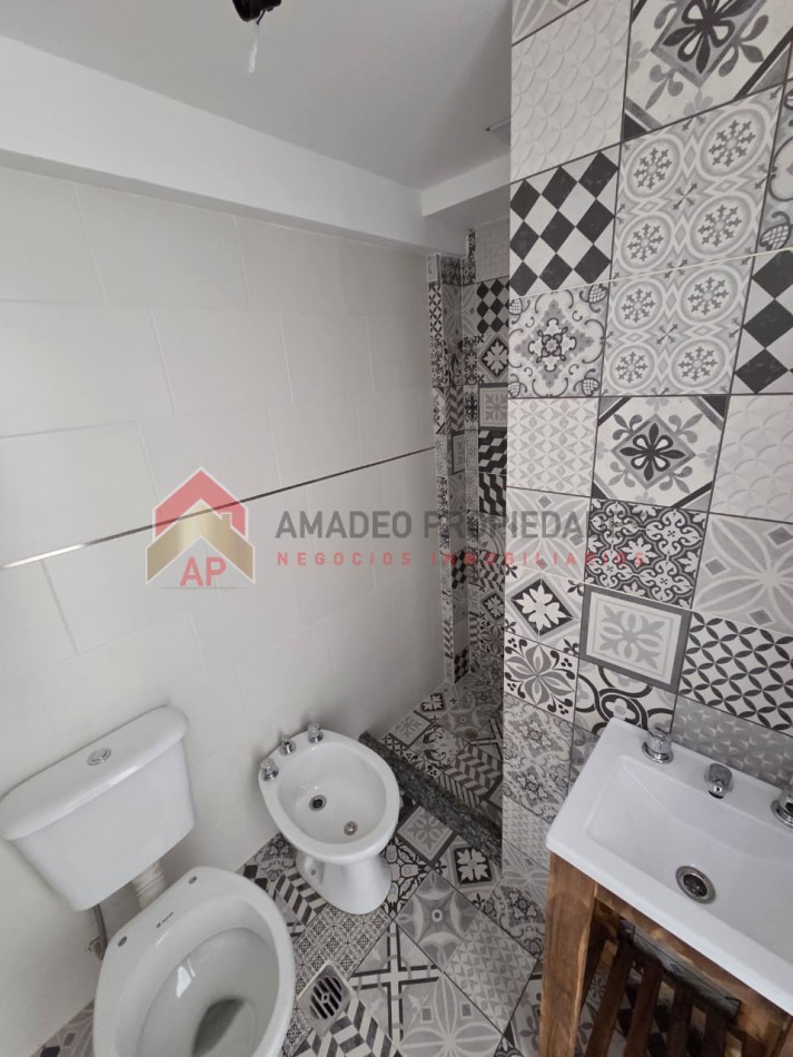 Monoambiente a estrenar al frente con balcon en 1er piso. Excelente ubicacion: Pedernera 279, Lomas de Zamora