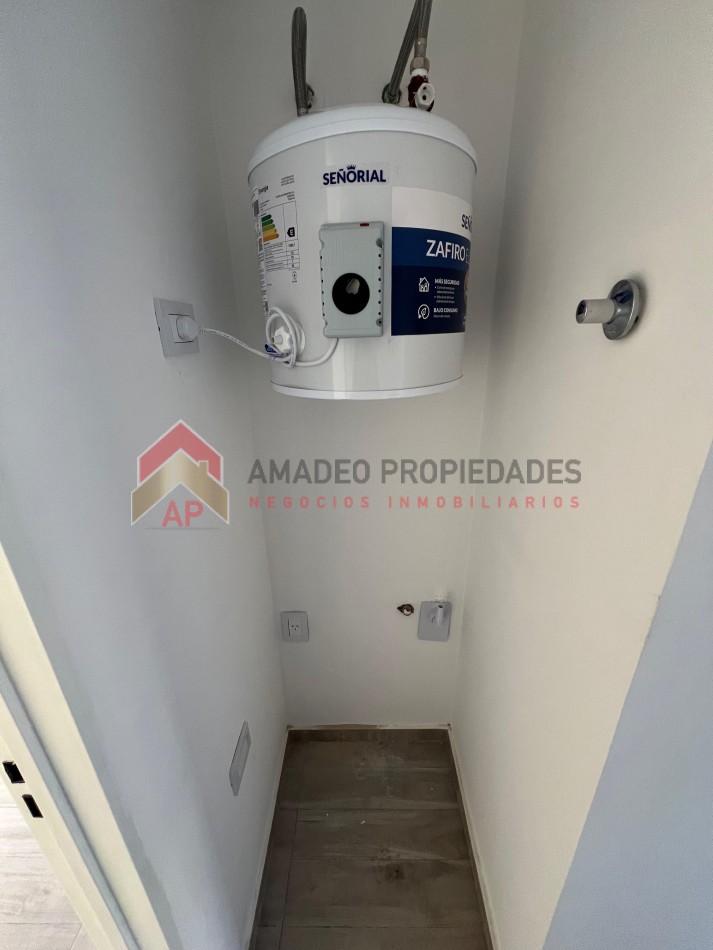 Dpto 2 amb a estrenar al frente con balcon  en 1er piso. Ubicado en Gorriti 717, L de Zamora