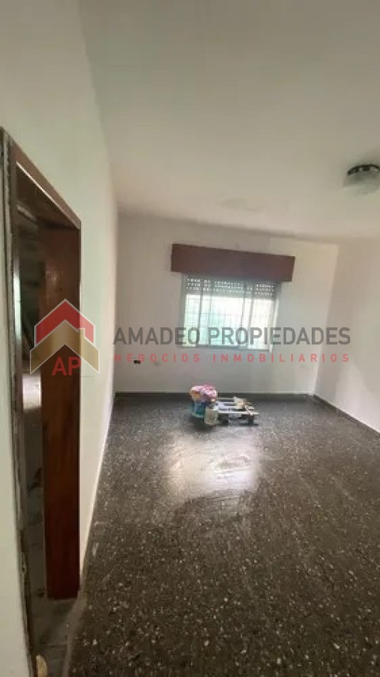 Gran casa 3 amb con patio y cochera ubicada en Gral. Necochea 925, Llavallol