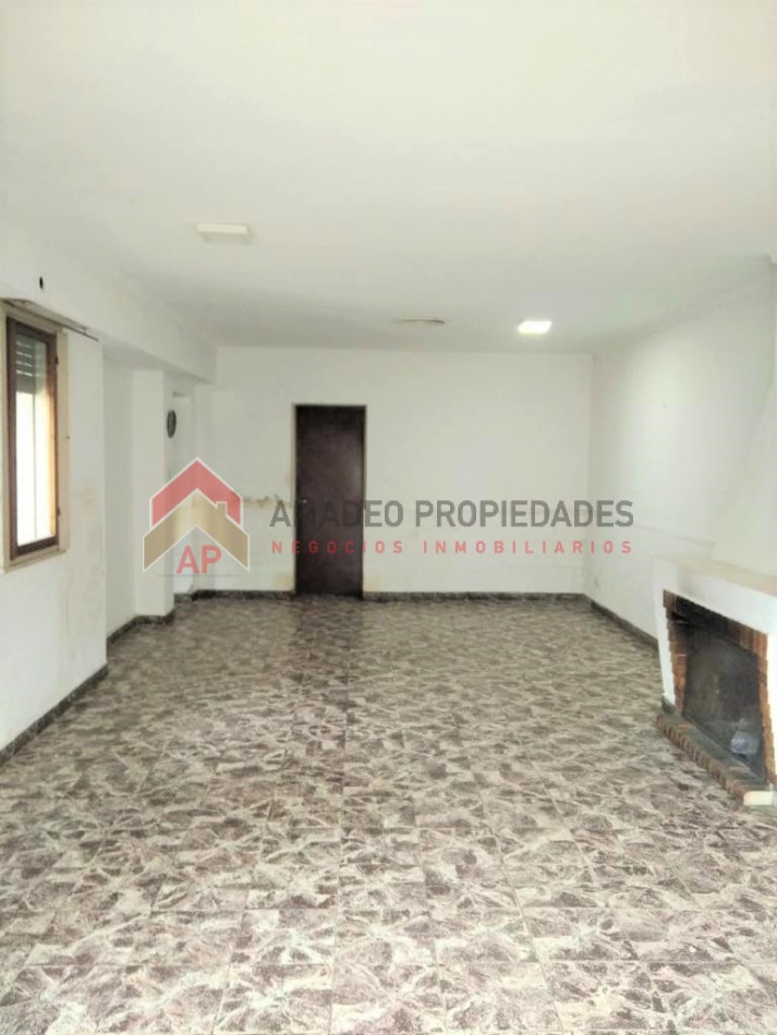 Gran casa 4 amb con cochera, patio y jardin, APTA CREDITO. Ubicada en Chimento 230 Lomas de Zamora
