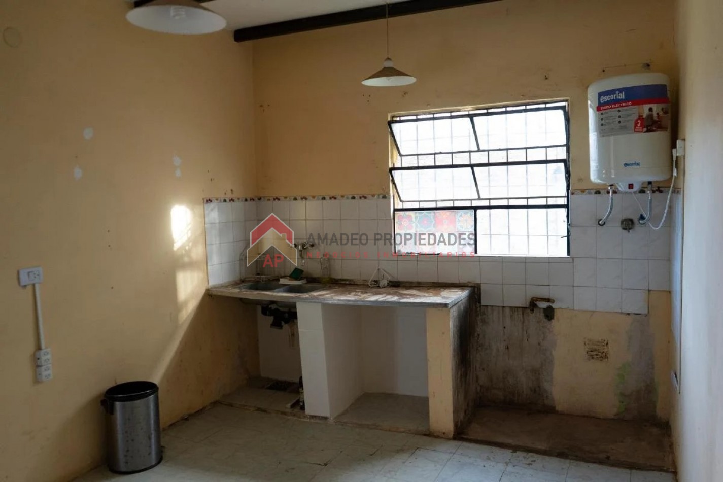 Importante lote con casa 3 amb, muy buena ubicacion: en Luis Davila 400, Llavallol