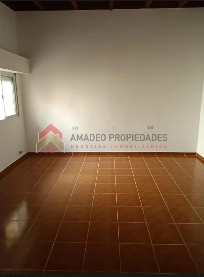 Impecable ph 3 amb. Ubicado en Pirovano 675, Lomas de Zamora