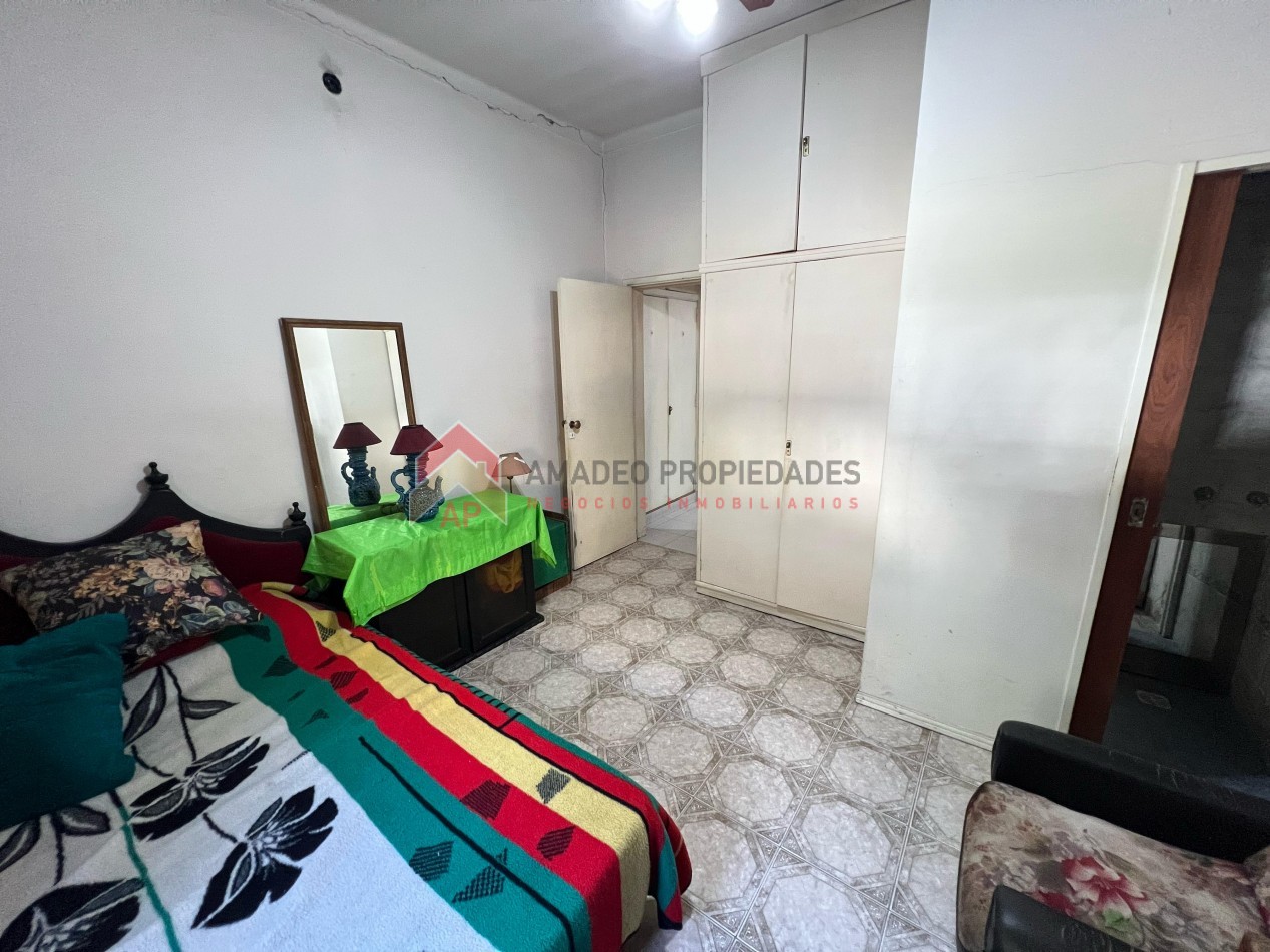 Casa 3 amb con cochera descubierta y parque. Muy buena ubicacion: Carlos Casares 118, Temperley