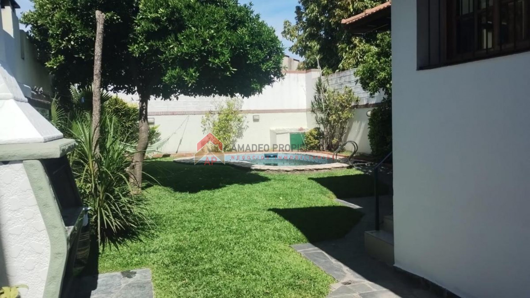 Chalet 6 amb con parque, pileta y garage, ubicado en Acevedo 1300 Banfield