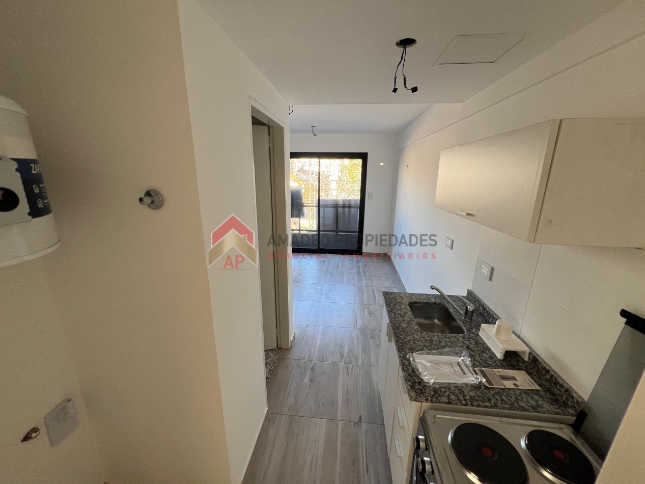 Dpto 2 amb a estrenar al frente con balcon  en 1er piso. Ubicado en Gorriti 717, L de Zamora