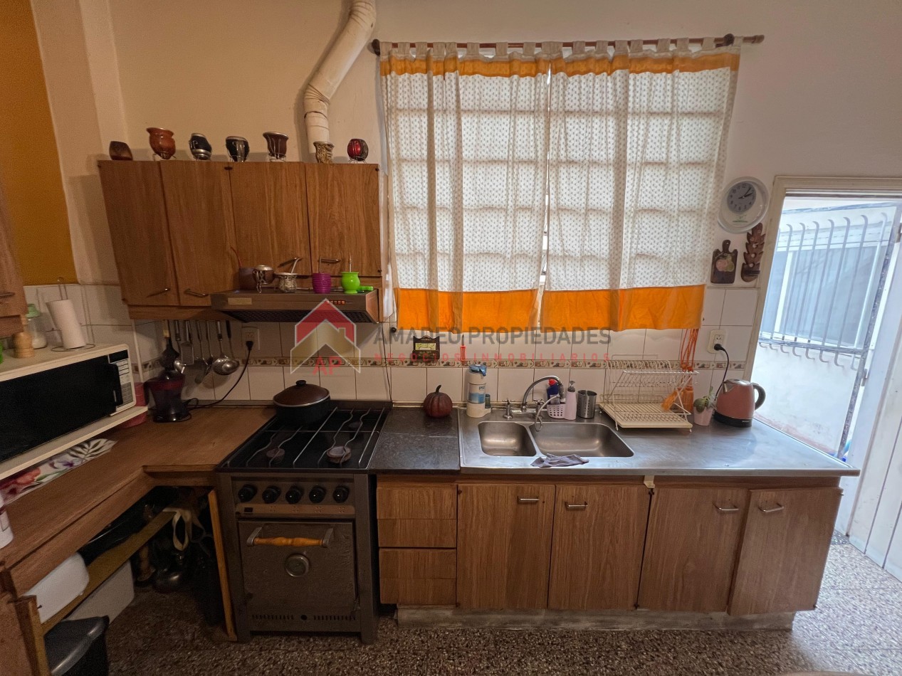 Casa 4 amb con cochera, patio y terraza. Ubicada en Riobamba 900 Temperley