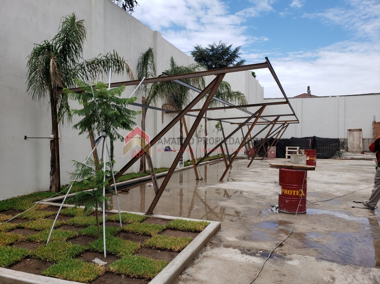 Dpto 4 amb con detalles de categoria premium con dos cocheras. Edificio con sum y pileta. Apto credito. Ubicado en Almirante Brown 2973, Temperley