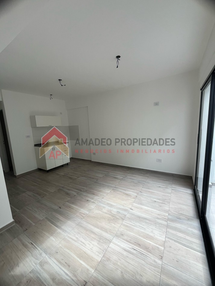 Dpto amb y medio pb a estrenar, fondo con patio y cochera. Ubicado en Gorriti 717, Lomas de Zamora