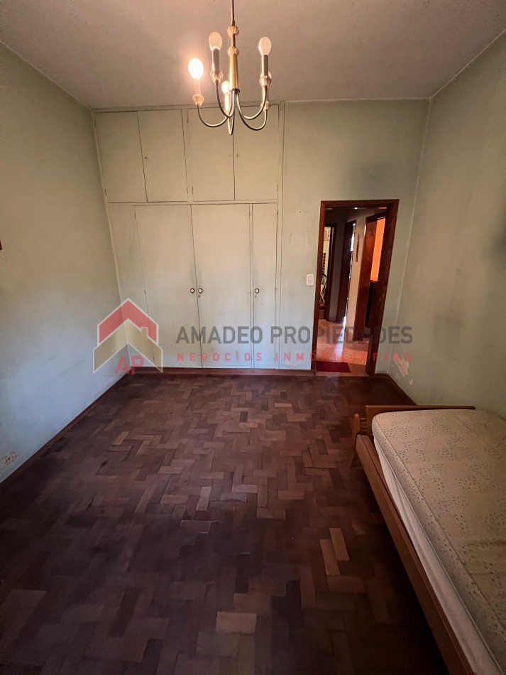 Casa 4 amb con gran parque, APTO CREDITO. Ubicada en Senillosa 171, Temperley