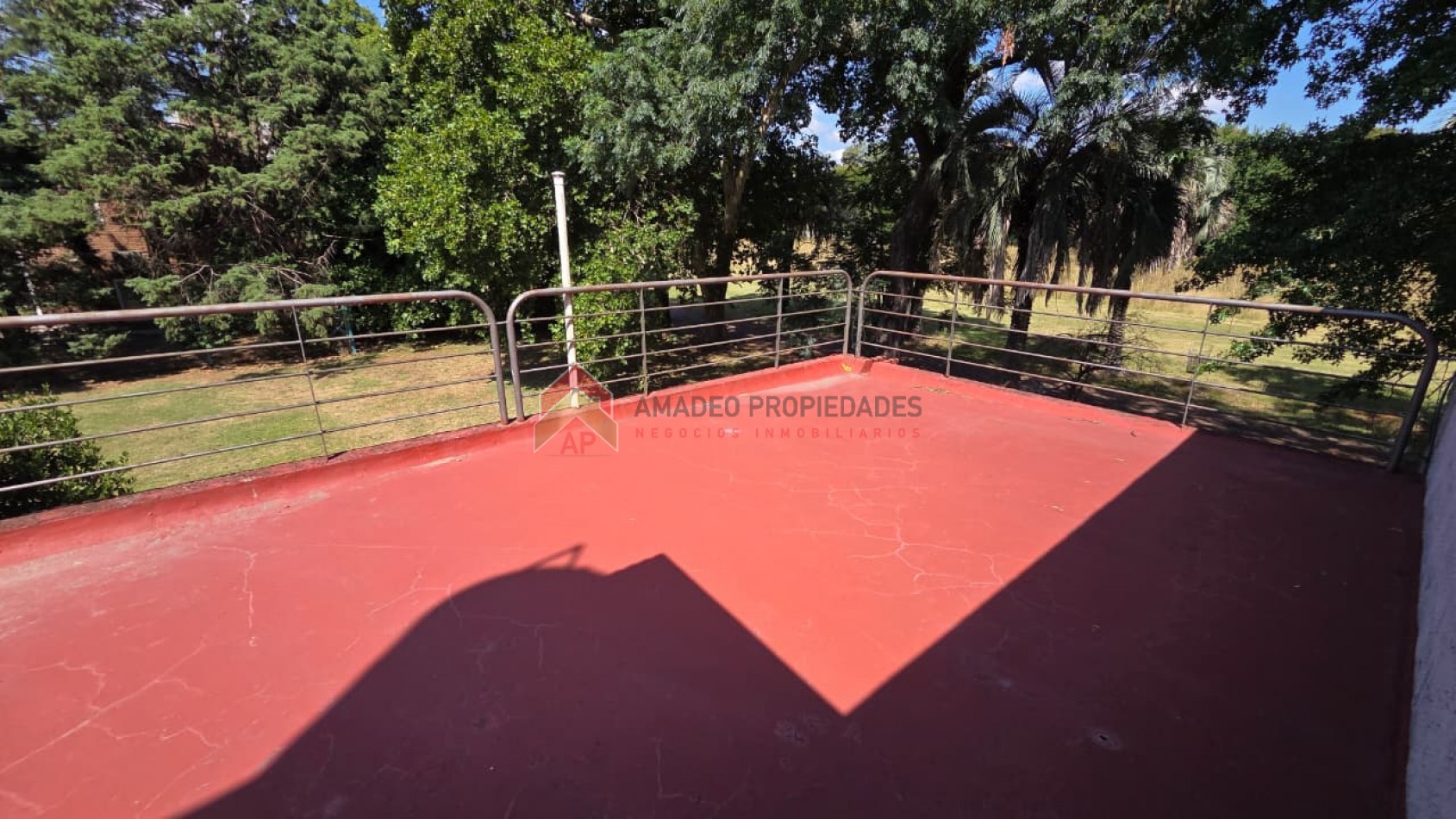 Gran casa 4 amb con garage cubierto, parrilla, terraza y jardin. Ubicado en Azul 298, Monte Grande