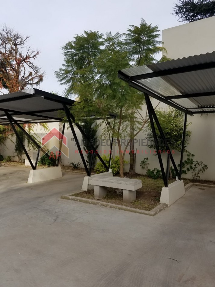 Dpto 4 amb con detalles de categoria premium con dos cocheras. Edificio con sum y pileta. Apto credito. Ubicado en Almirante Brown 2973, Temperley