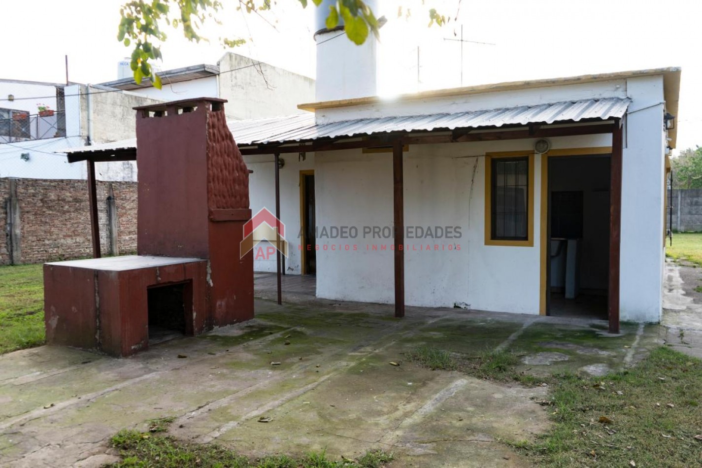 Importante lote con casa 3 amb, muy buena ubicacion: en Luis Davila 400, Llavallol