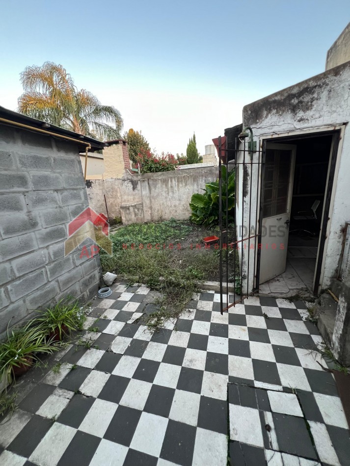Casa 4 amb con cochera y patio, ubicada en Cangallo 1421 Temperley