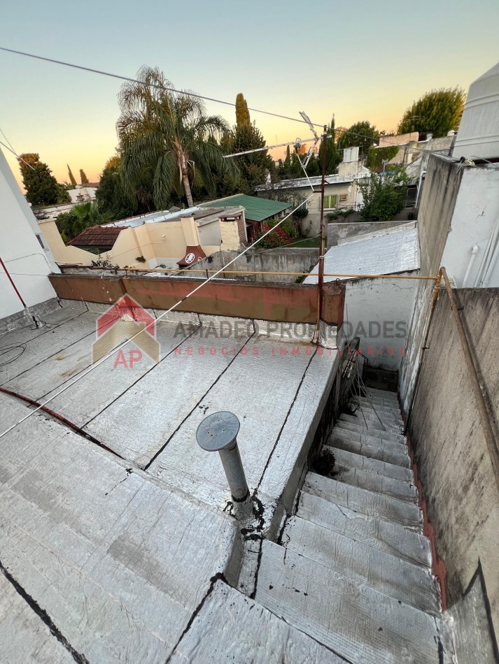 Casa 4 amb con cochera y patio, ubicada en Cangallo 1421 Temperley