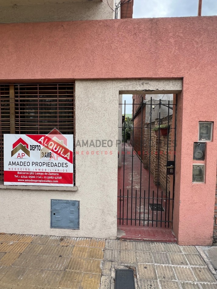 Impecable ph 3 amb. Ubicado en Pirovano 675, Lomas de Zamora