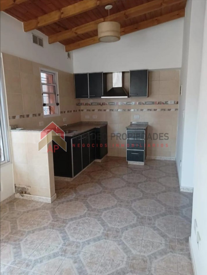 Impecable ph 3 amb. Ubicado en Pirovano 675, Lomas de Zamora
