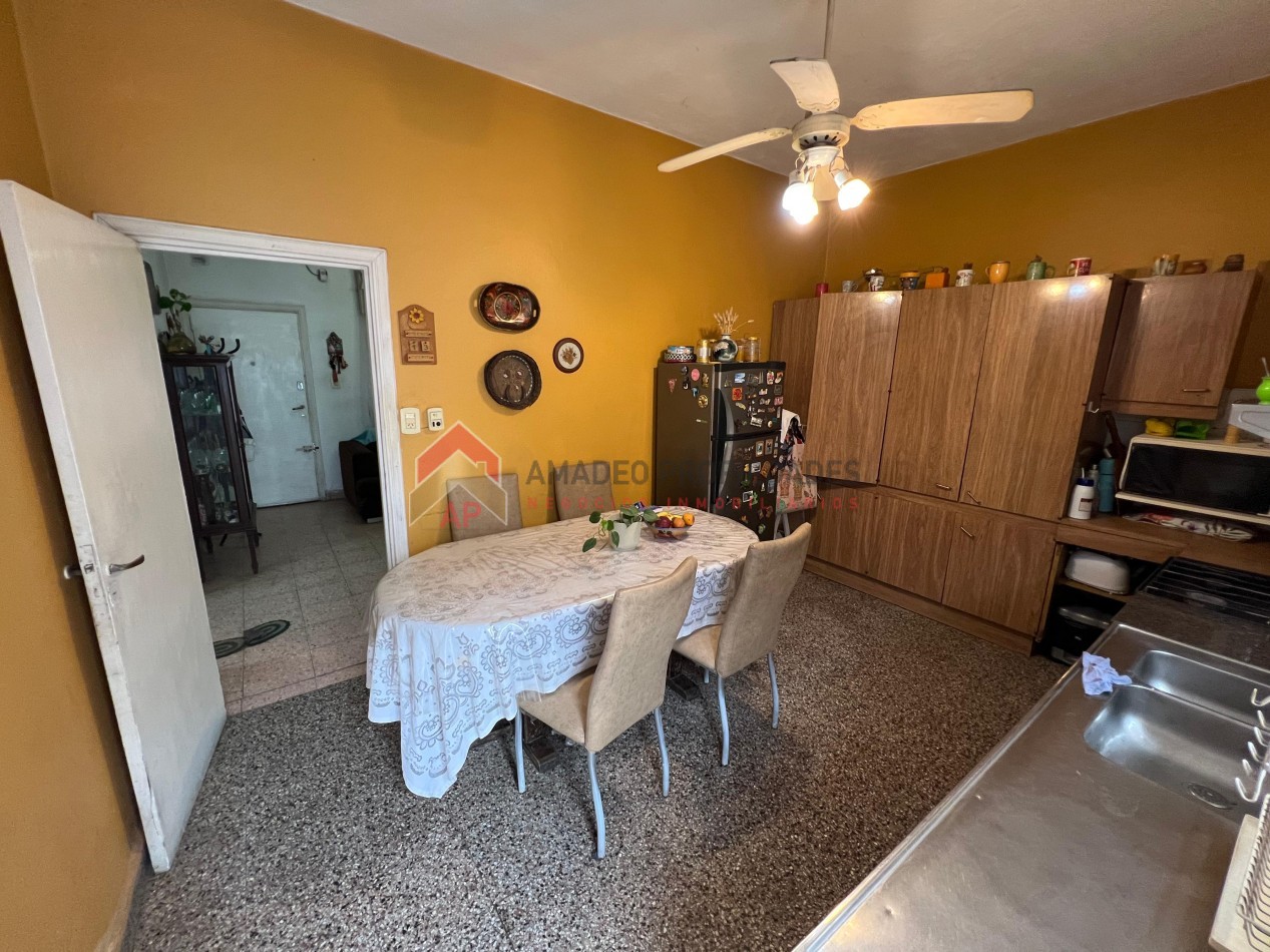 Casa 4 amb con cochera, patio y terraza. Ubicada en Riobamba 900 Temperley