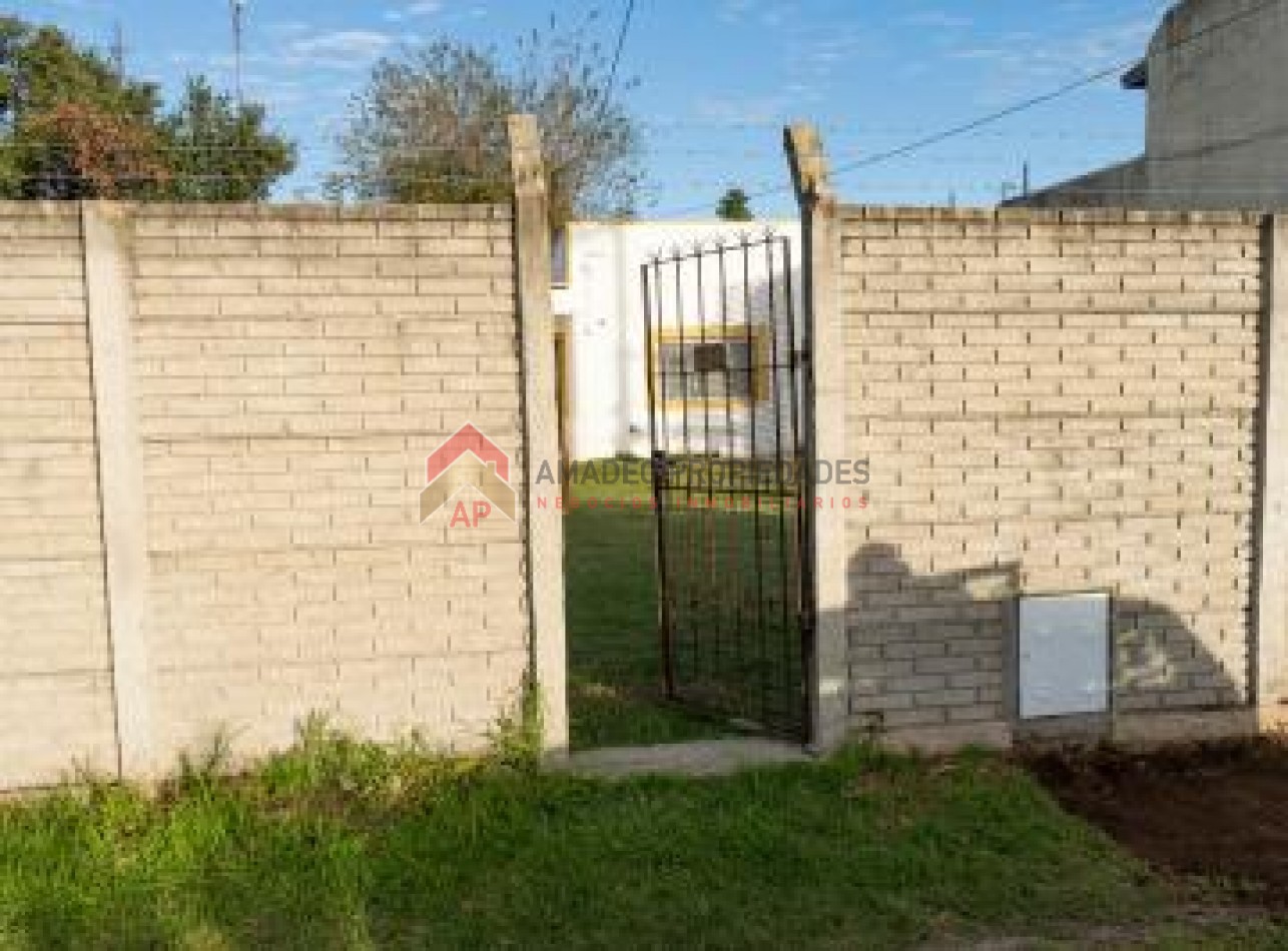 Importante lote con casa 3 amb, muy buena ubicacion: en Luis Davila 400, Llavallol