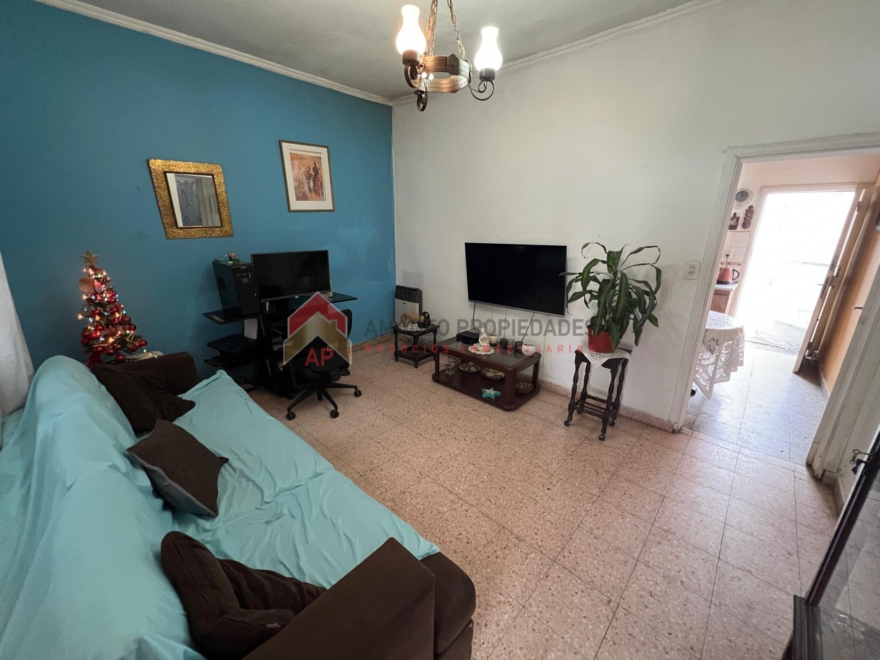 Casa 4 amb con cochera, patio y terraza. Ubicada en Riobamba 900 Temperley