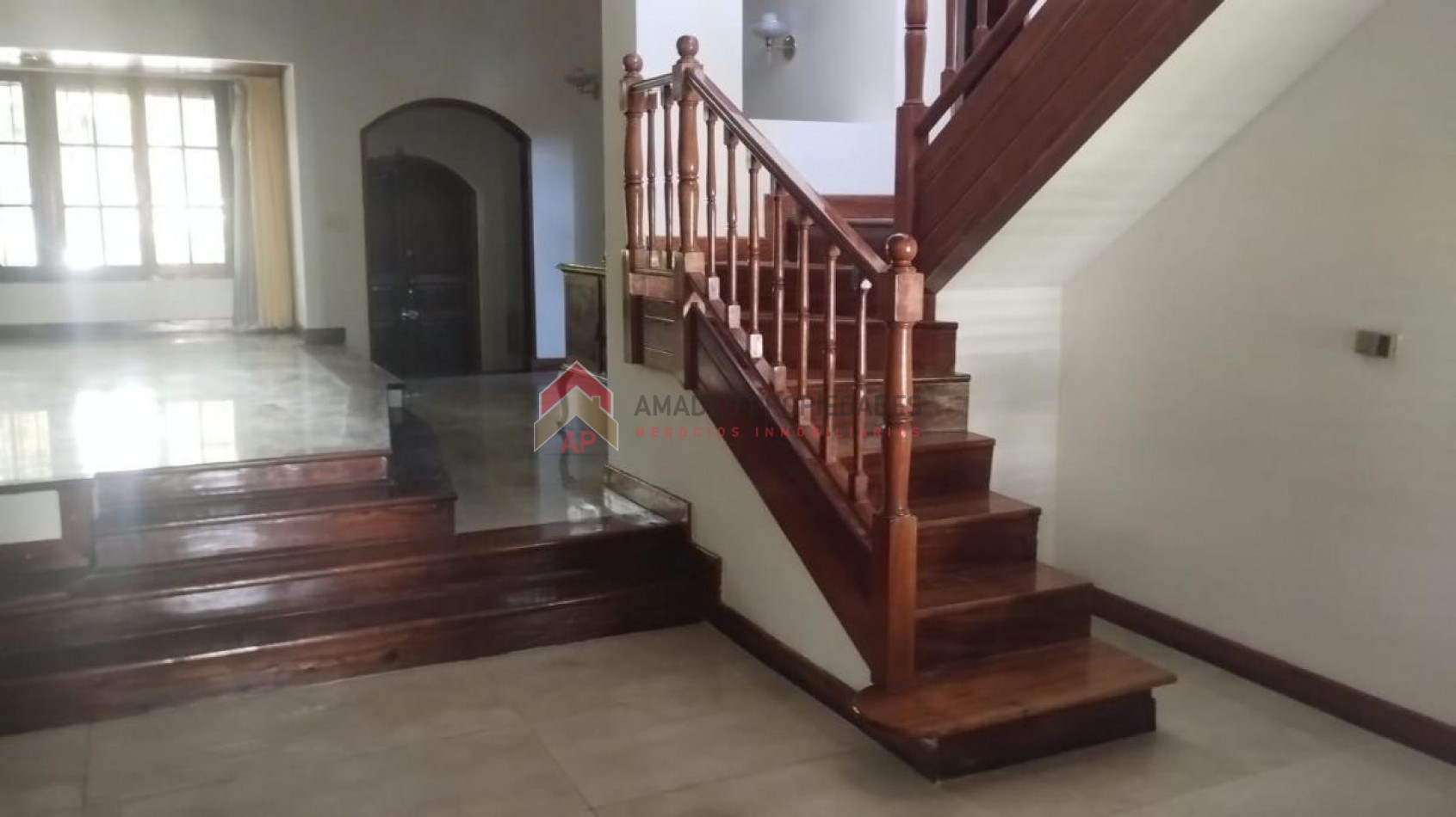 Chalet 6 amb con parque, pileta y garage, ubicado en Acevedo 1300 Banfield