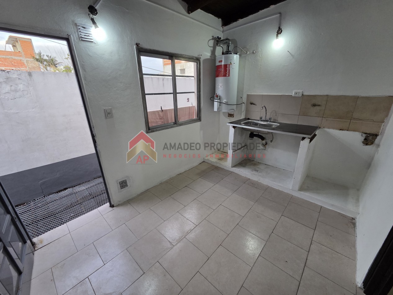 Dpto ph 2 amb 1° piso, ubicado en Av. Rivadavia 2368, Lanus