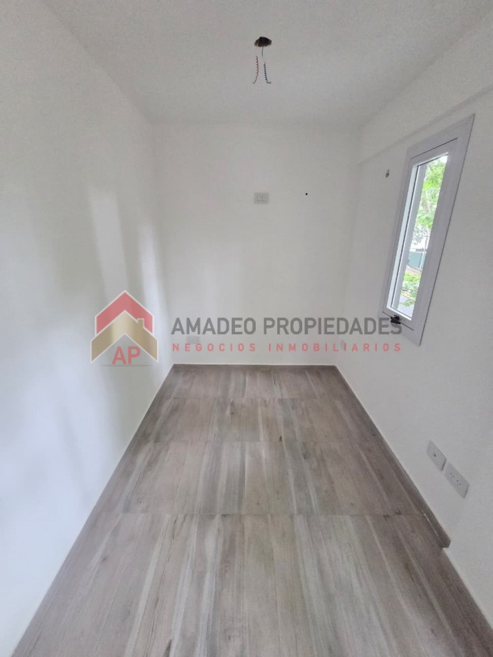 Monoamb a estrenar al frente en 2do piso. Excelente ubicacion: Pedernera 279, Lomas de Zamora