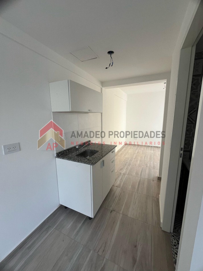 Dpto amb y medio a estrenar al frente con balcon  en 1er piso. Ubicado en Gorriti 717, L de Zamora